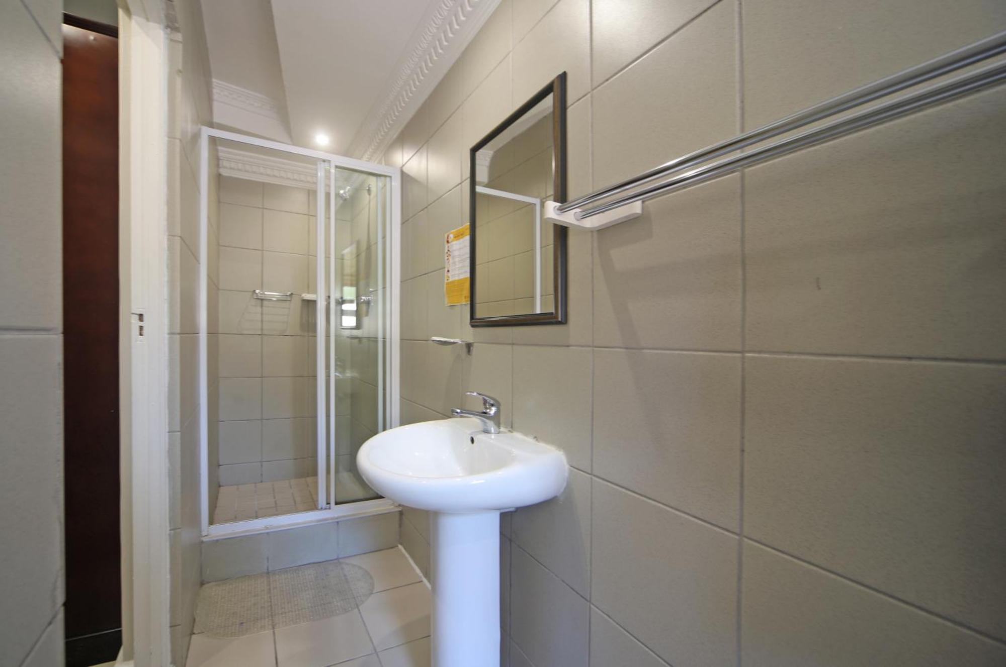Savoy Lodge Cape Town Room photo